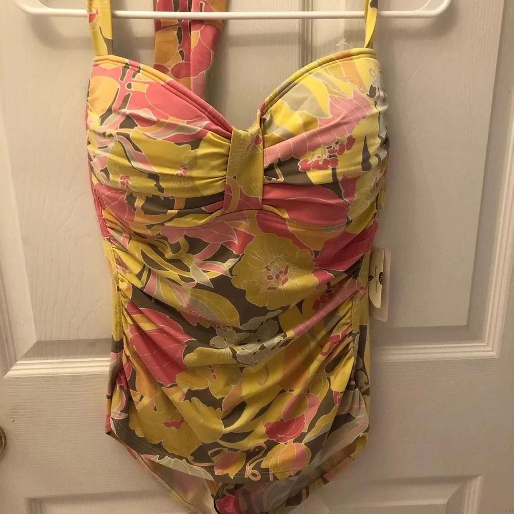 Women’s swim suit